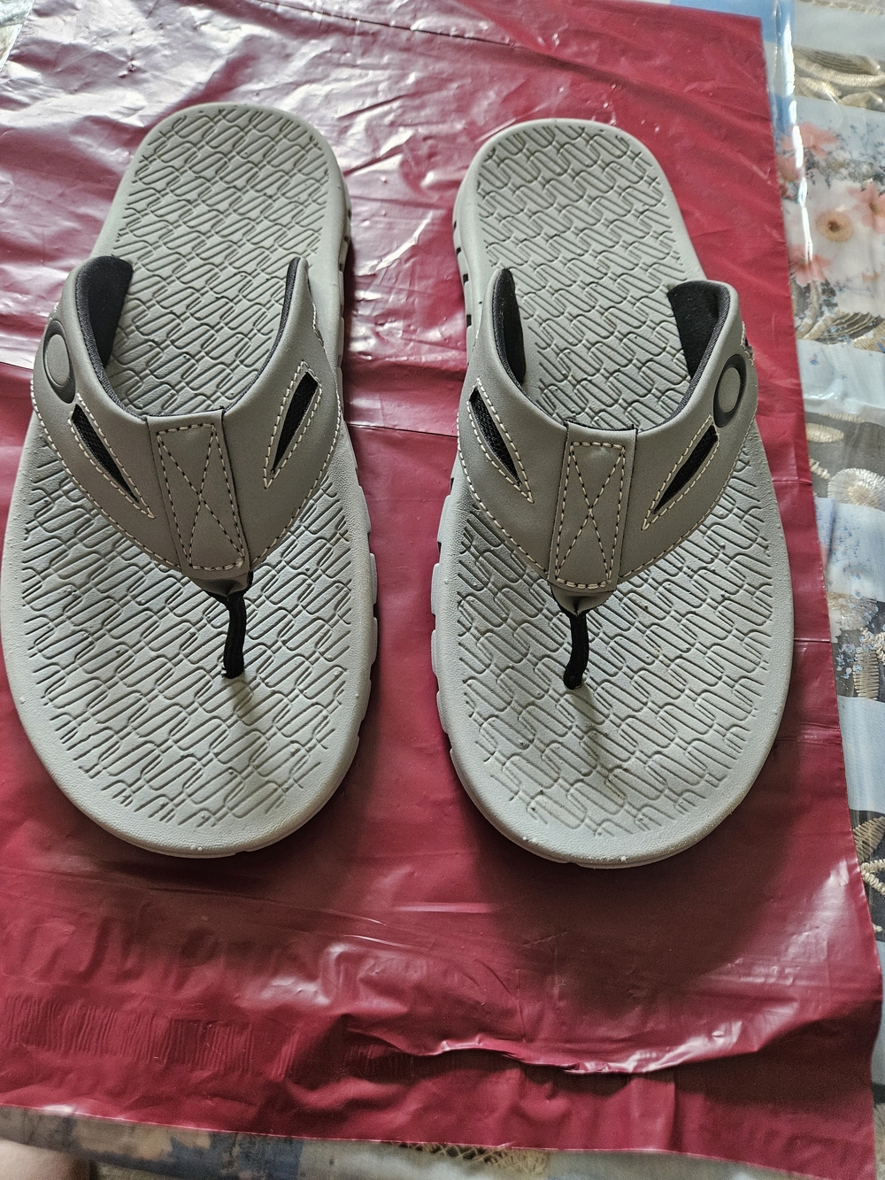 Oakley Beach Thong Sandals Grey size 8